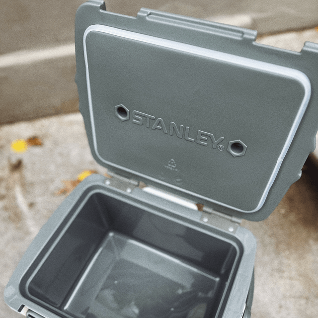 Stanley The Easy Carry Outdoor Cooler | 6.6L Polar