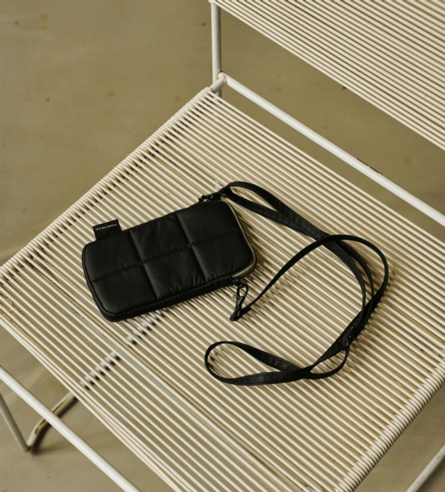 Luce Puffy phone pouch - Black