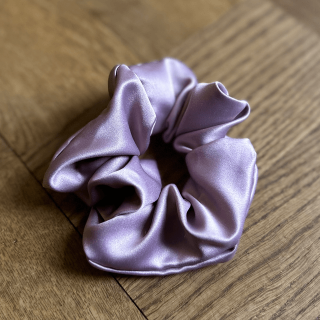 Lila Love Satijnen Scrunchie